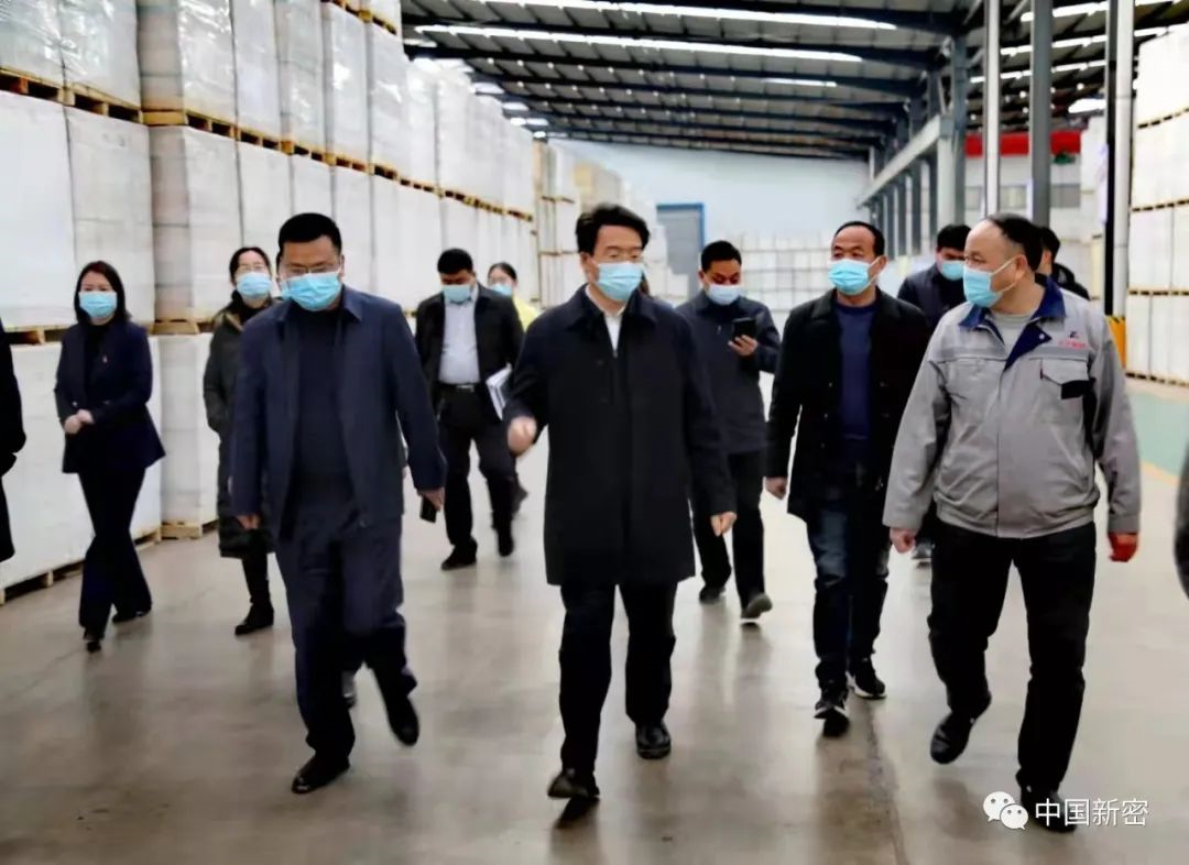 新密市市委副書記、市長(zhǎng)程洋調(diào)研新密市正興耐火材料有限公司，送服務(wù)強(qiáng)信心，沖刺首季“開門紅”！