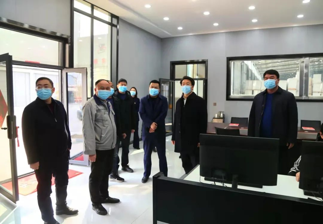 新密市市委副書記、市長程洋調(diào)研新密市正興耐火材料有限公司，送服務(wù)強(qiáng)信心，沖刺首季“開門紅”！(圖1)